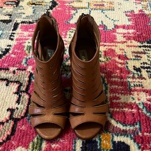Steve Madden tan caged heels